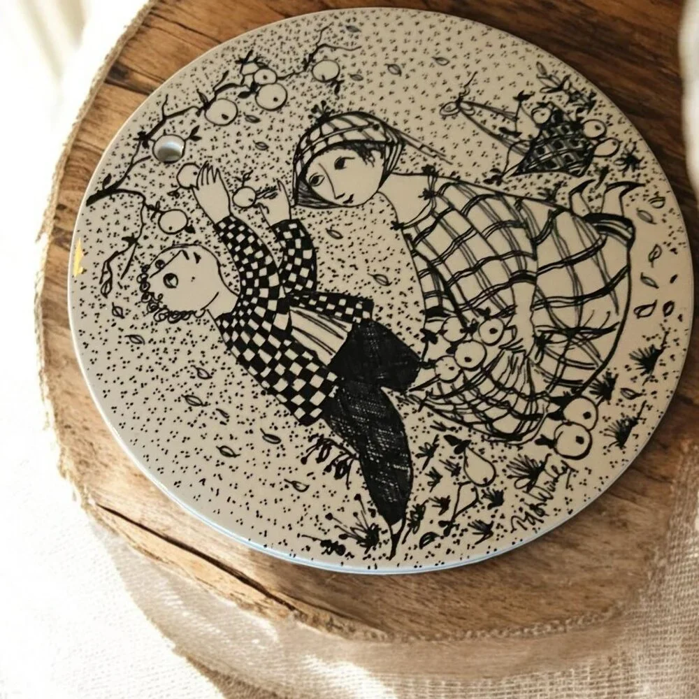October Paradis Nymolle Denmark Winblad Black Ivory 6" Wall Plate Butter Board - Picture 3 of 5